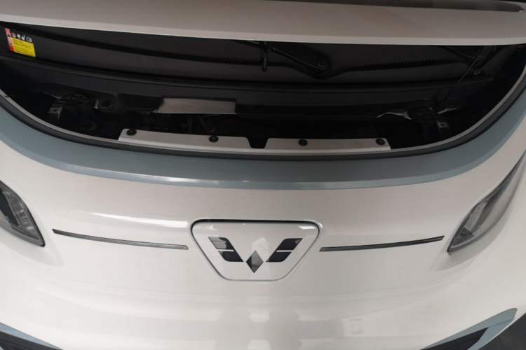 Used Wuling NAMMIEV 2021 Playful Model – High-Power Version Engine Bay