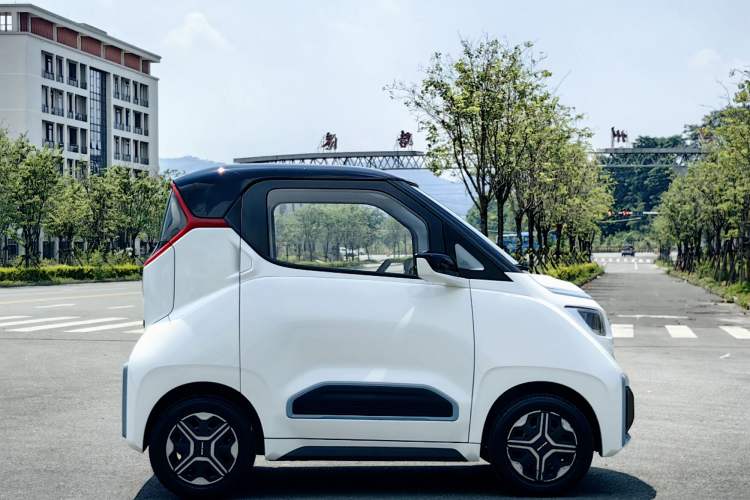 Used Wuling NAMMIEV 2021 Playful Model – High-Power Version Exterior 4