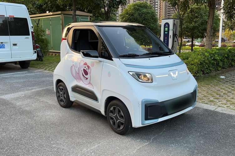 Used Wuling NAMMIEV 2021 Playful Model – High-Power Version Front Right 45 Deg