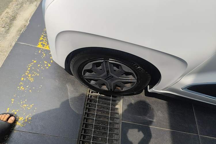 Used Wuling NAMMIEV 2021 - Play Edition Left Front Wheel Hub