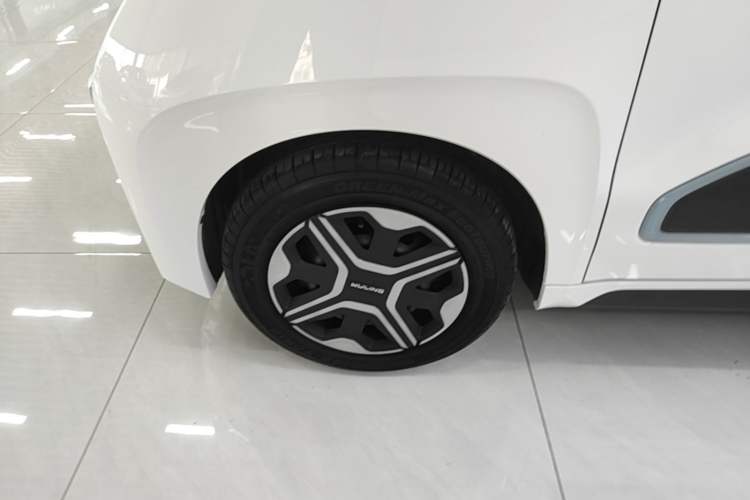 Used Wuling NAMMIEV 2021 Playful Model – High-Power Version Left Front Wheel Hub