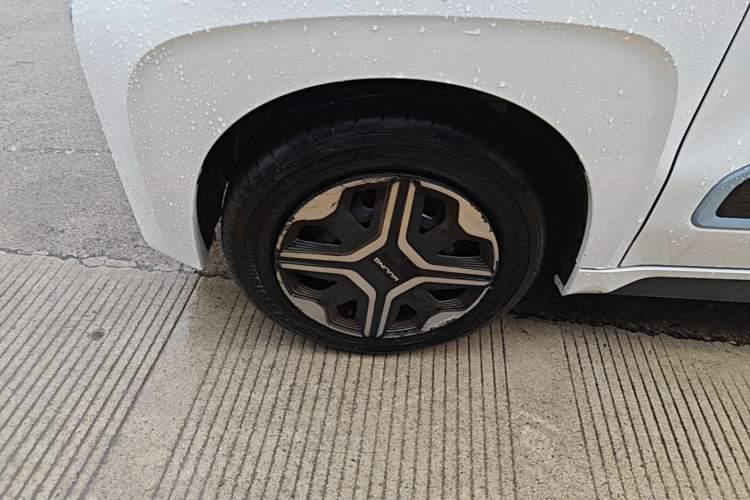 Used Wuling NAMMIEV 2021 Playful Model – High-Power Version Left Front Wheel Hub