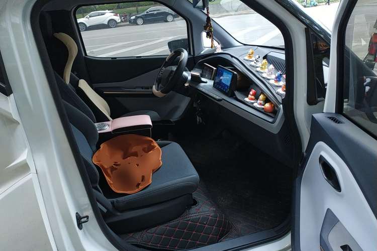 Used Wuling NAMMIEV 2021 Playful Model – High-Power Version Left Rear Seat