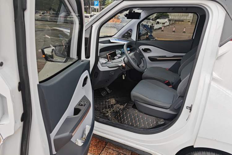 Used Wuling NAMMIEV 2021 Playful Model – High-Power Version Left Rear Seat