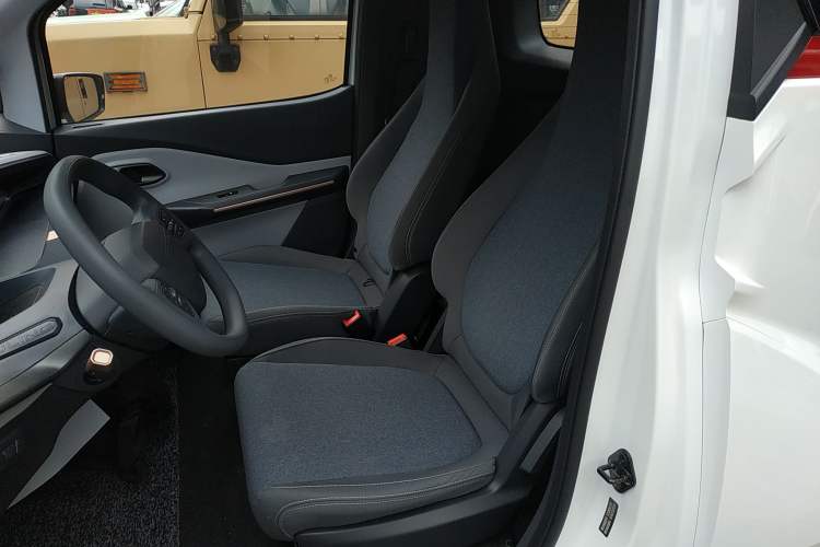 Used Wuling NAMMIEV 2021 Playful Model – High-Power Version Left Rear Seat