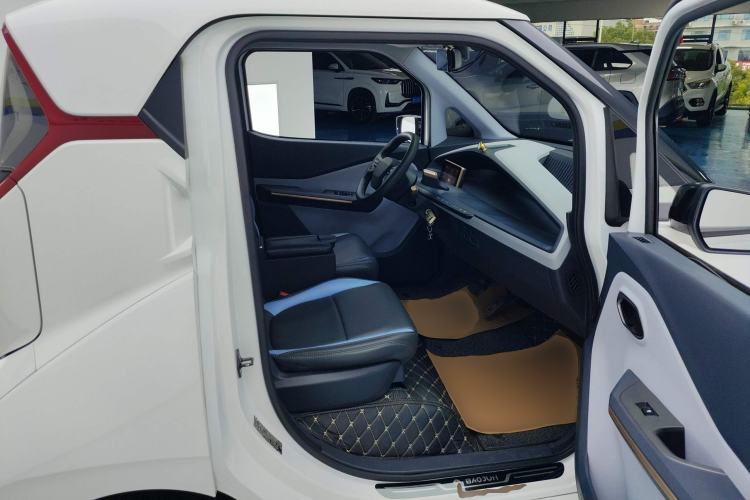 Used Wuling NAMMIEV 2021 Playful Model – High-Power Version Right Front Seat
