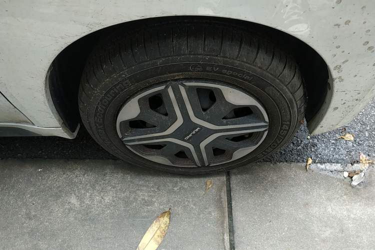 Used Wuling NAMMIEV 2021 Playful Model – High-Power Version Right Front Wheel Hub