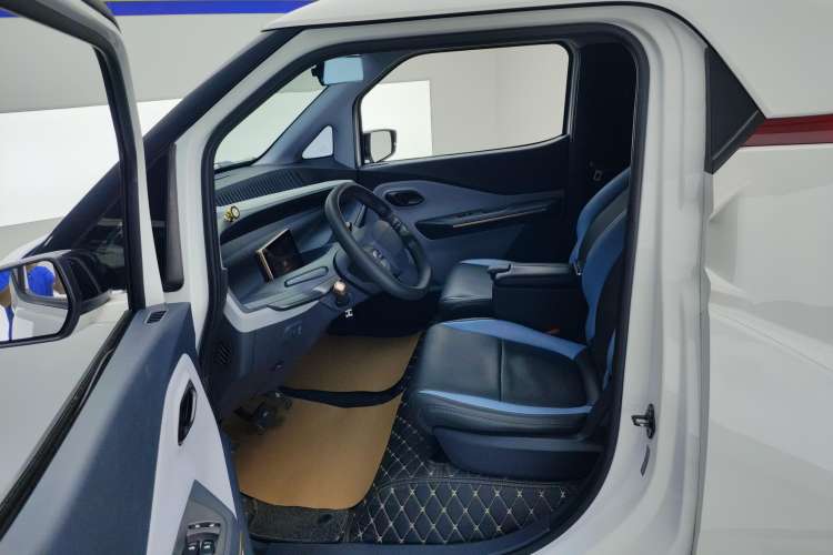 Used Wuling NAMMIEV 2021 Playful Model – High-Power Version Right Rear Seat