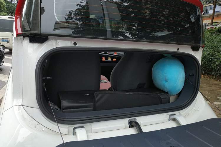Used Wuling NAMMIEV 2021 Playful Model – High-Power Version Trunk