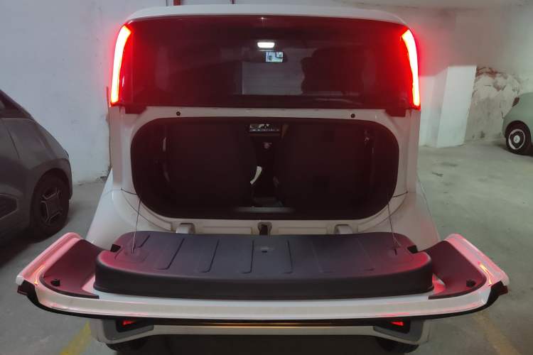 Used Wuling NAMMIEV 2021 Playful Model – High-Power Version Trunk