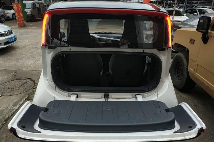 Used Wuling NAMMIEV 2021 Playful Model – High-Power Version Trunk