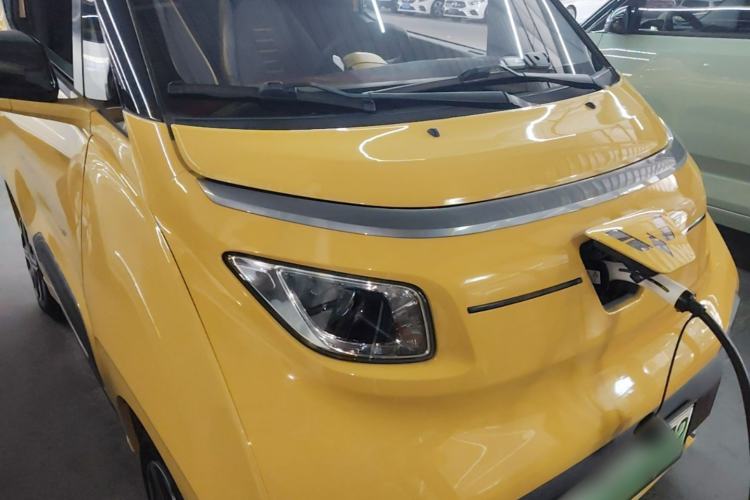 Used Wuling NAMMIEV 2021 Passion Edition Front Right 45 Deg