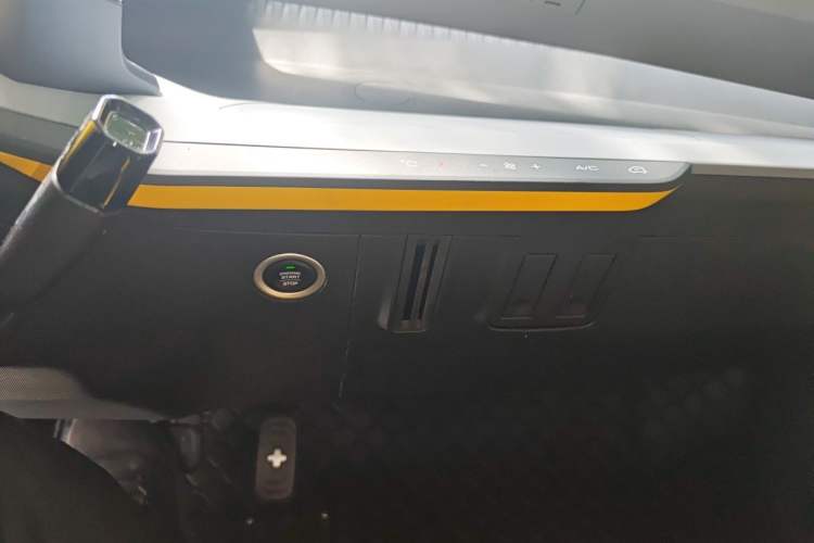 Used Wuling NAMMIEV 2022 Enjoyment Model Audio And AC Panel