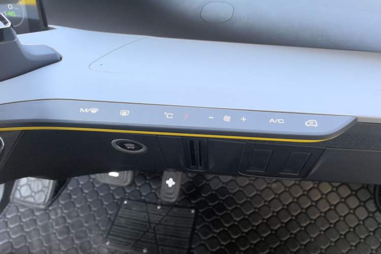Used Wuling NAMMIEV 2022 Enjoyment Model Audio And AC Panel