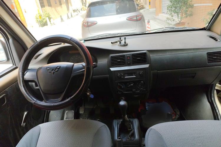 Used Wuling Rongguang 2019 1.5L Extended-Body Van Base Model with 2 Seats Center Console