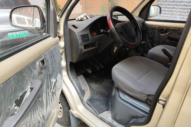 Used Wuling Rongguang 2019 1.5L Extended-Body Van Base Model with 2 Seats Driver Seat