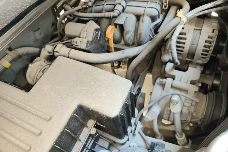 Used Wuling Rongguang 2019 1.5L Extended-Body Van Base Model with 2 Seats Engine Bay