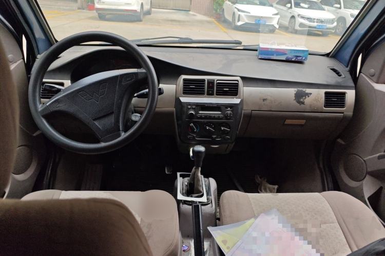 Used Wuling Rongguang 2011 1.2L Standard Version Center Console