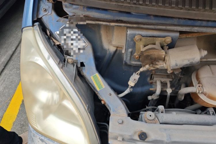 Used Wuling Rongguang 2011 1.2L Standard Version Engine Bay Right