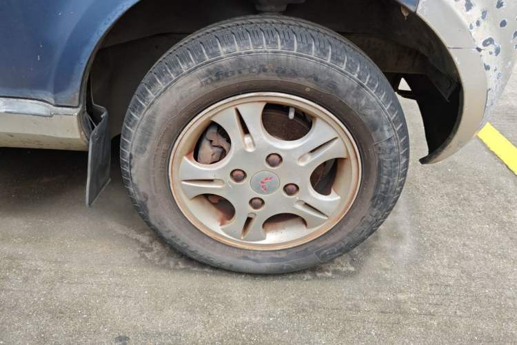 Used Wuling Rongguang 2011 1.2L Standard Version Right Front Wheel Hub