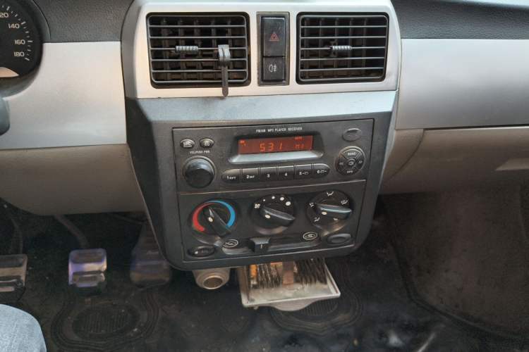 Used Wuling Rongguang 2011 1.2L Standard Version Audio And AC Panel