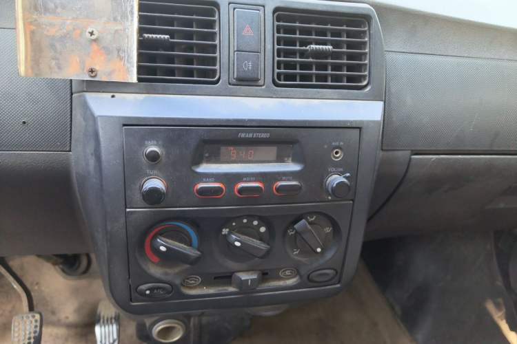 Used Wuling Rongguang 2011 1.2L Base Version Audio And AC Panel