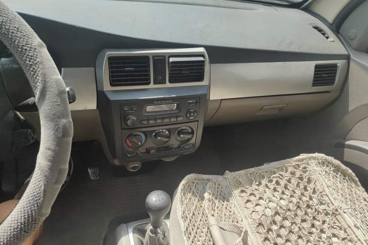 Used Wuling Rongguang 2011 1.2L Standard Version Audio And AC Panel