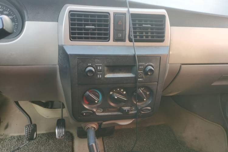 Used Wuling Rongguang 2011 1.2L Standard Version Audio And AC Panel