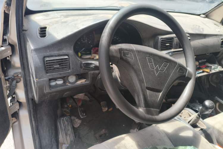 Used Wuling Rongguang 2011 1.5L Base Version Center Console