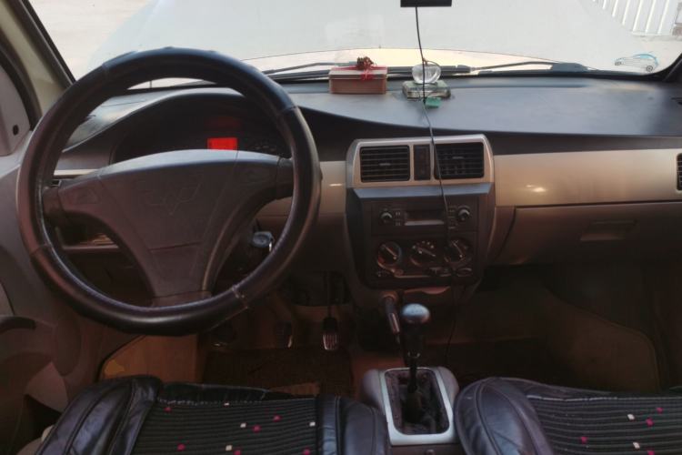 Used Wuling Rongguang 2011 1.2L Standard Version Center Console