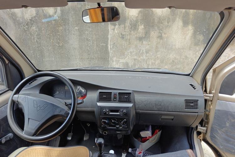 Used Wuling Rongguang 2011 1.2L Base Version Center Console