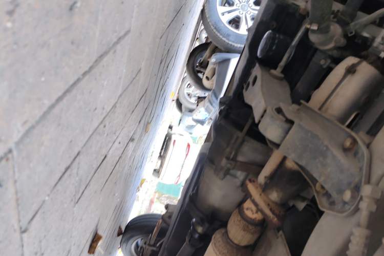 Used Wuling Rongguang 2011 1.2L Standard Version Chassis Front Left