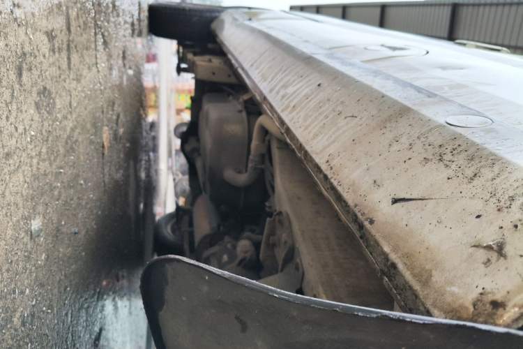 Used Wuling Rongguang 2011 1.2L Standard Version Chassis Front Right