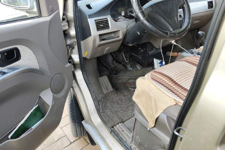 Used Wuling Rongguang 2011 1.2L Standard Version Driver Seat