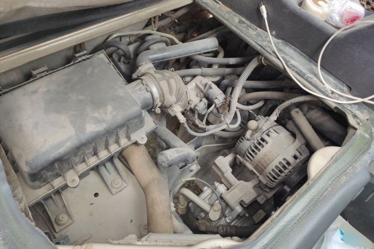 Used Wuling Rongguang 2011 1.2L Base Version Engine Bay