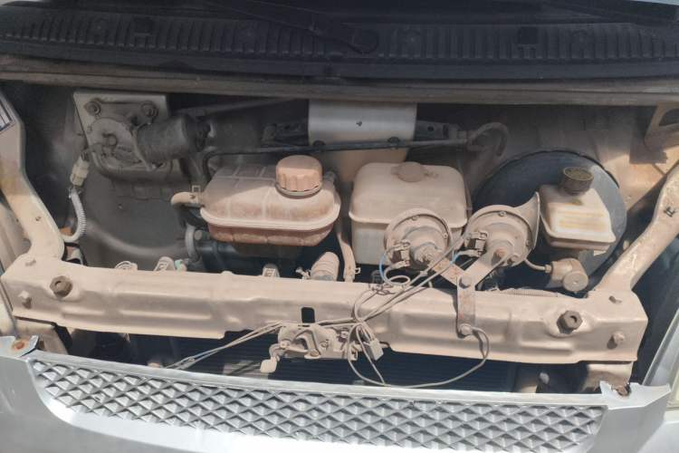 Used Wuling Rongguang 2011 1.5L Base Version Engine Bay