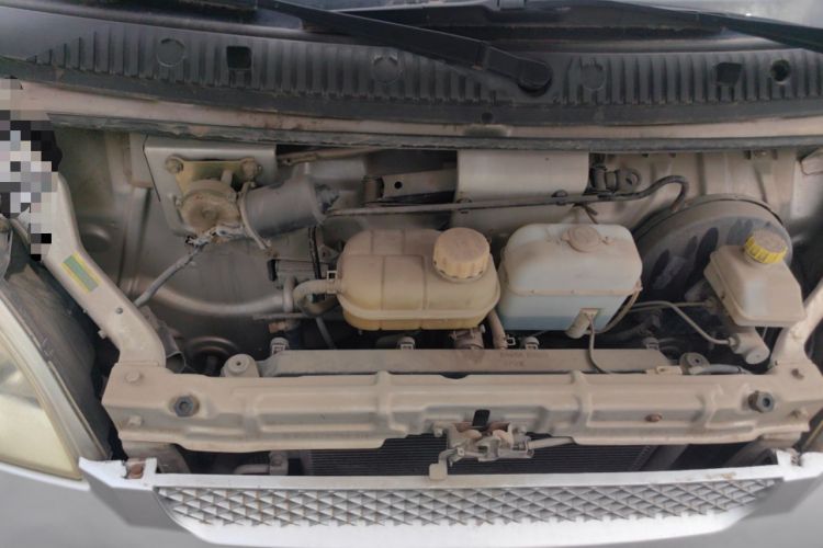 Used Wuling Rongguang 2011 1.2L Base Version Engine Bay