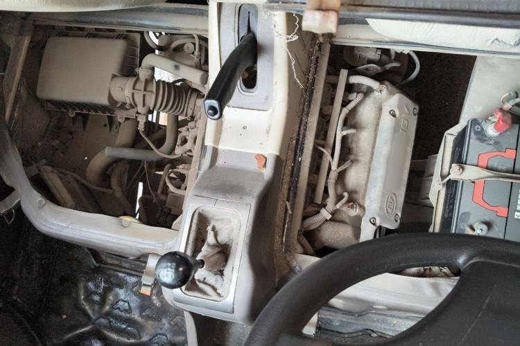 Used Wuling Rongguang 2011 1.2L Standard Version Engine Bay