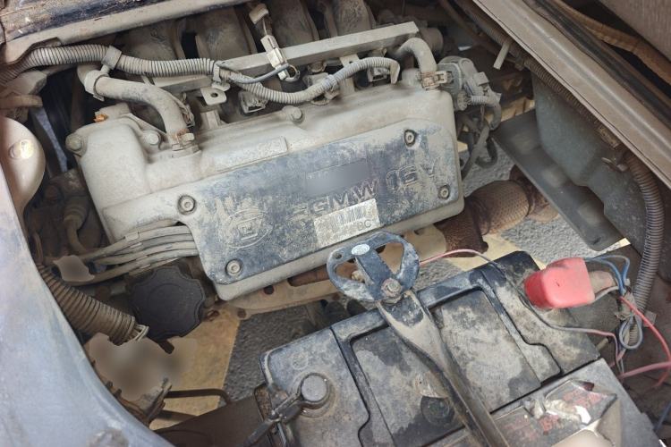 Used Wuling Rongguang 2011 1.2L Base Version Engine Bay