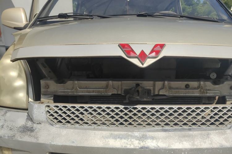 Used Wuling Rongguang 2011 1.2L Standard Version Engine Bay