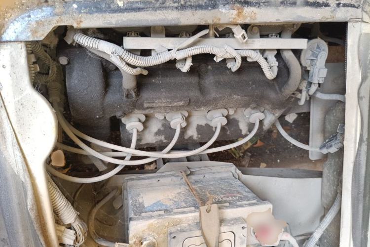 Used Wuling Rongguang 2011 1.2L Base Version Engine Bay