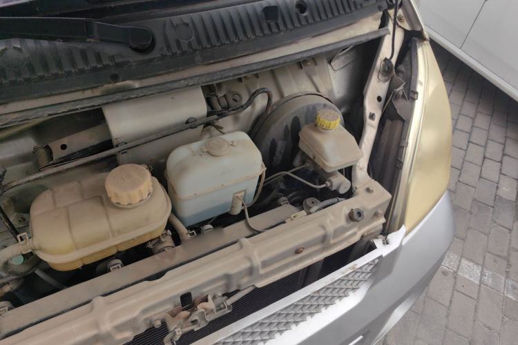 Used Wuling Rongguang 2011 1.2L Base Version Engine Bay Left