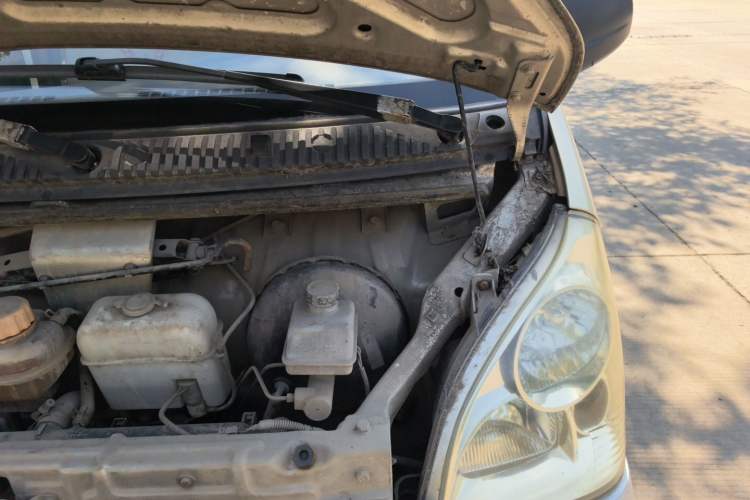 Used Wuling Rongguang 2011 1.2L Base Version Engine Bay Left