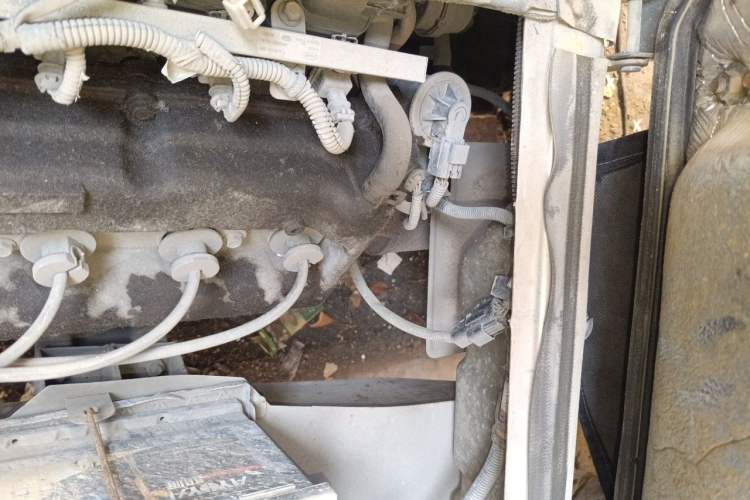 Used Wuling Rongguang 2011 1.2L Base Version Engine Bay Left
