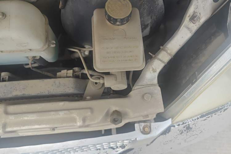 Used Wuling Rongguang 2011 1.2L Standard Version Engine Bay Left