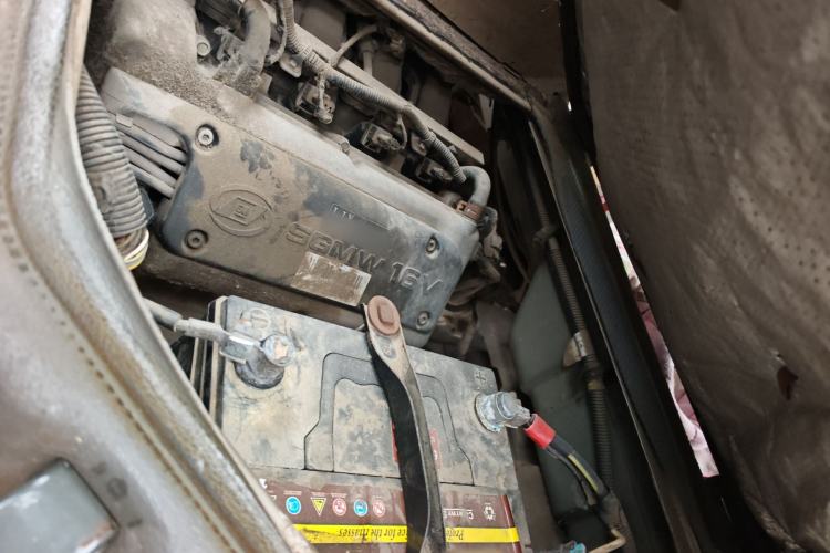 Used Wuling Rongguang 2011 1.2L Base Version Engine Bay Left