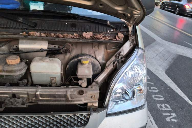 Used Wuling Rongguang 2011 1.2L Base Version Engine Bay Left