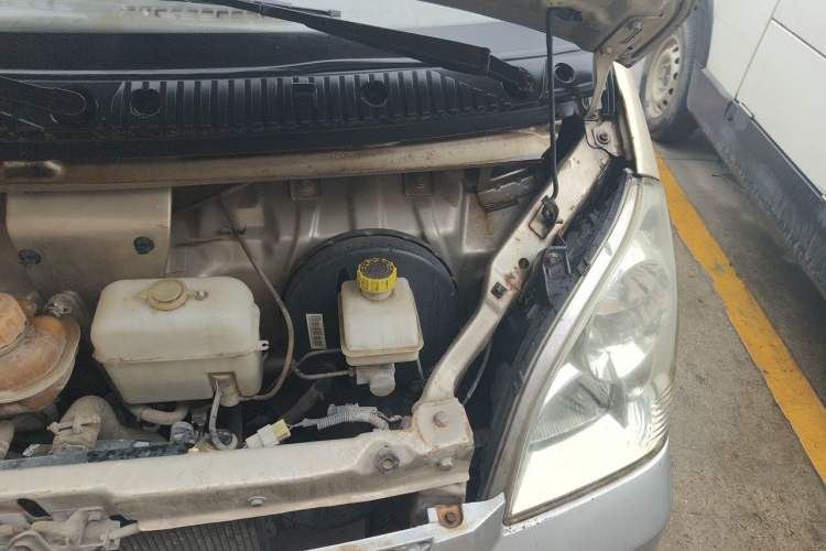 Used Wuling Rongguang 2011 1.2L Base Version Engine Bay Left