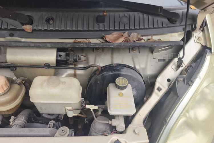 Used Wuling Rongguang 2011 1.2L Base Version Engine Bay Left