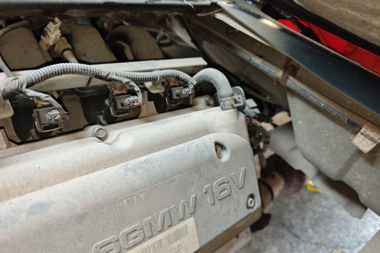 Used Wuling Rongguang 2011 1.2L Base Version Engine Bay Left